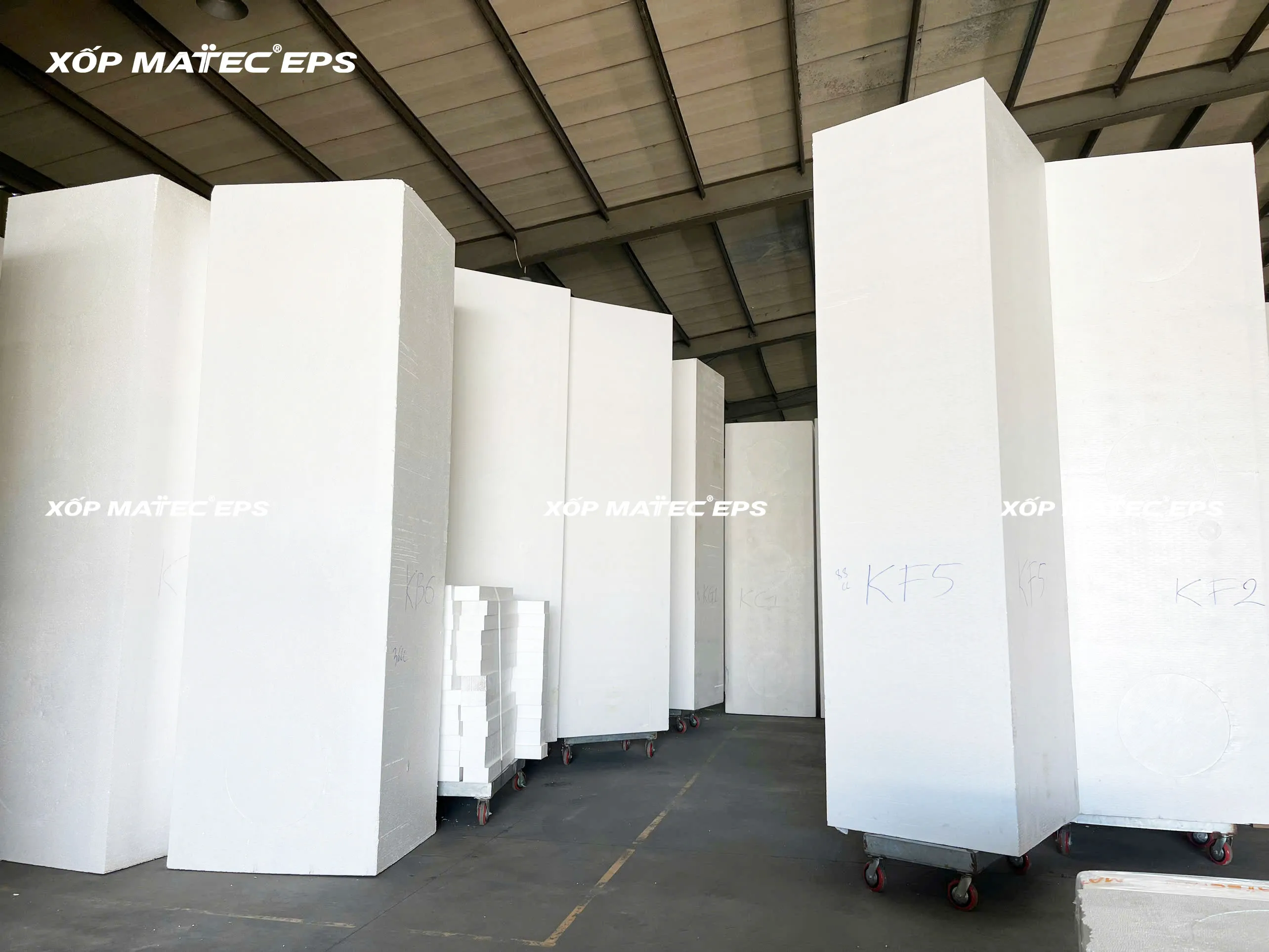 Những khối xốp kích thước 1mx1m2x4m